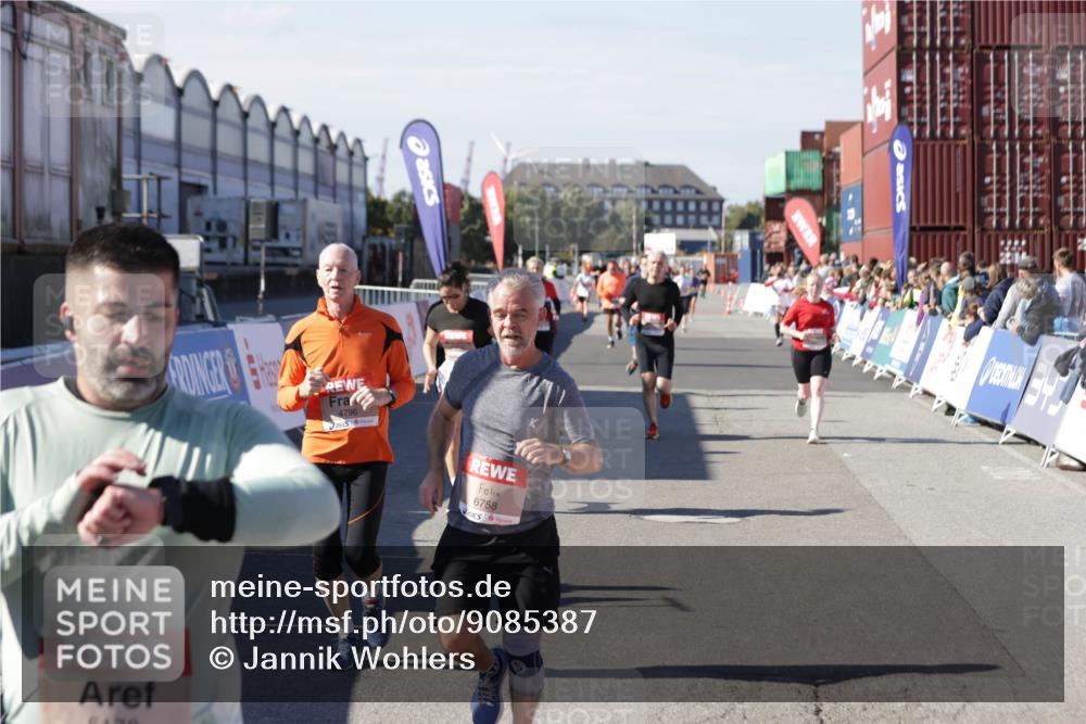 03.10.2025 - Köhlbrandbrückenlauf Jannik Wohlers http://msf.ph/oto/9085387 03.10.2025 13:18:37 Ziel 4154, 4280, 4606, 4796, 4812, 4819, 4826, 4882, 5115, 5178, 5192, 6084, 6429, 6500, 6596, 6700, 6758 meine-sportfotos.de