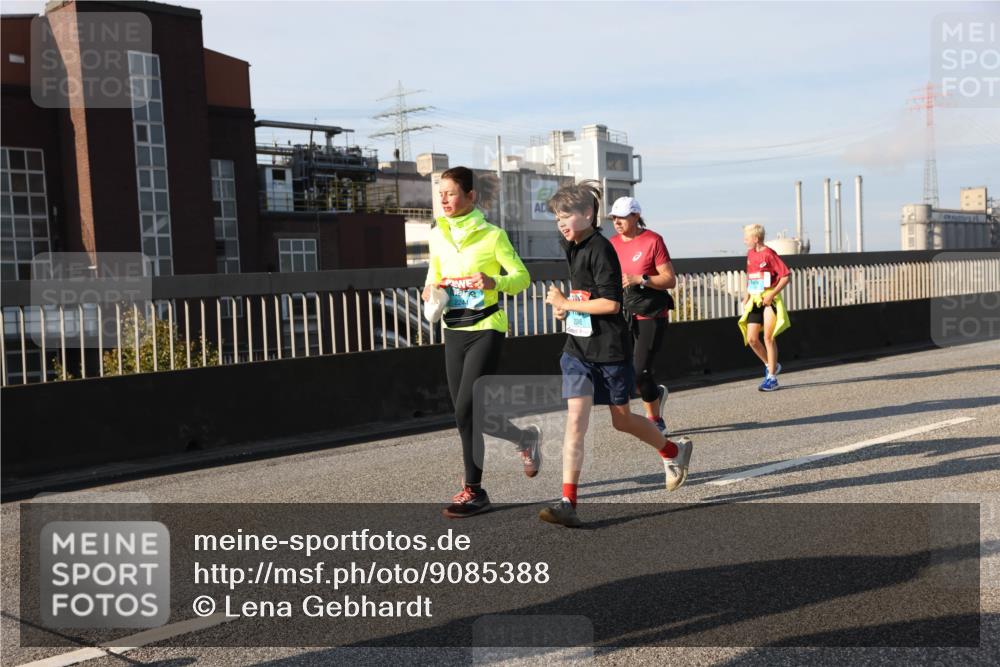 03.10.2025 - Köhlbrandbrückenlauf Lena Gebhardt http://msf.ph/oto/9085388 03.10.2025 10:05:29 Position 2  meine-sportfotos.de