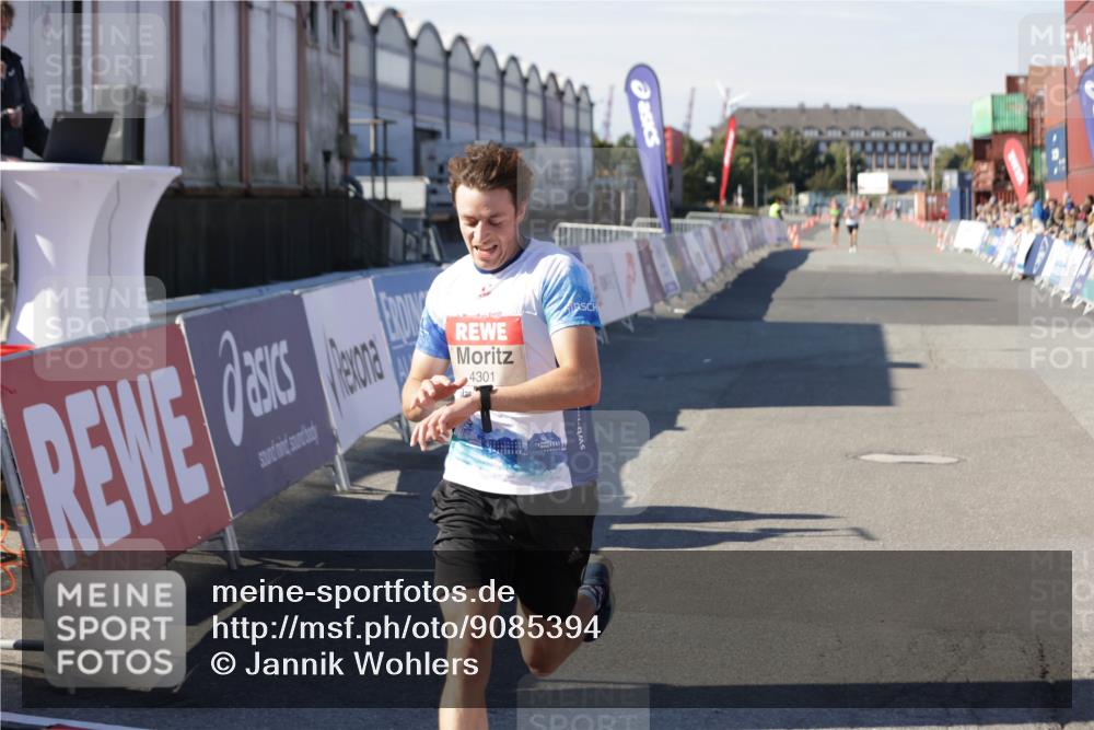 03.10.2025 - Köhlbrandbrückenlauf Jannik Wohlers http://msf.ph/oto/9085394 03.10.2025 12:52:19 Ziel 4301 meine-sportfotos.de