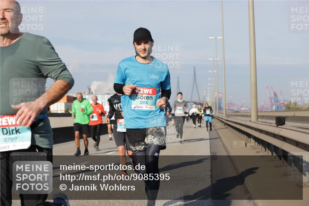 03.10.2025 - Köhlbrandbrückenlauf Jannik Wohlers http://msf.ph/oto/9085395 03.10.2025 09:56:49 Position 3 2799, 3394, 1771 meine-sportfotos.de