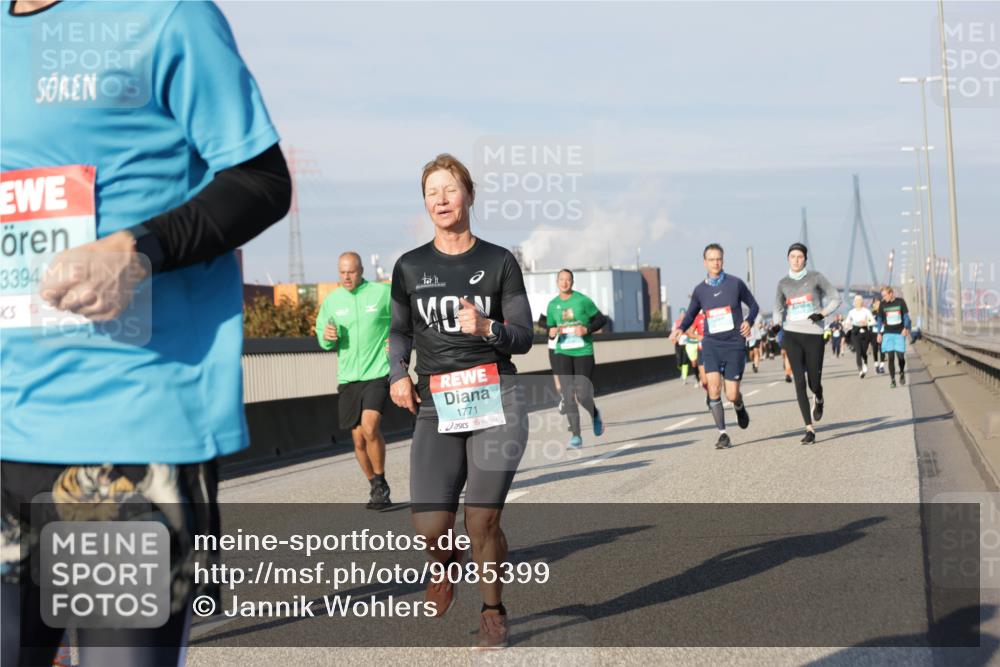 03.10.2025 - Köhlbrandbrückenlauf Jannik Wohlers http://msf.ph/oto/9085399 03.10.2025 09:56:50 Position 3 3394, 1771 meine-sportfotos.de