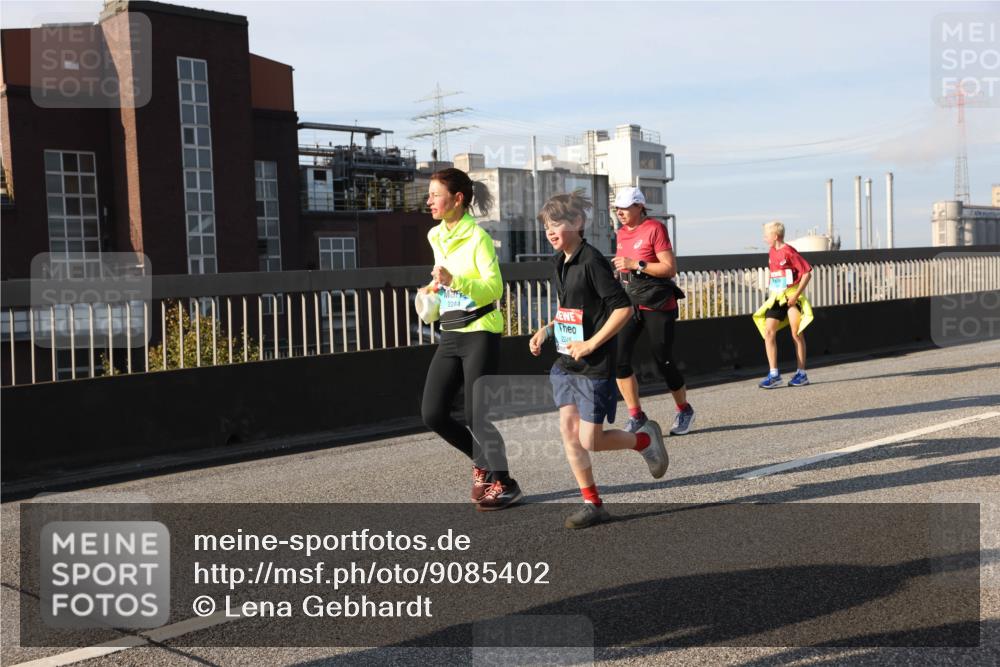 03.10.2025 - Köhlbrandbrückenlauf Lena Gebhardt http://msf.ph/oto/9085402 03.10.2025 10:05:29 Position 2 2244, 2245 meine-sportfotos.de