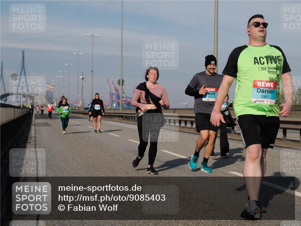 03.10.2025 - Köhlbrandbrückenlauf Fabian Wolf http://msf.ph/oto/9085403 03.10.2025 10:20:23 Position 3 2277, 2992 meine-sportfotos.de