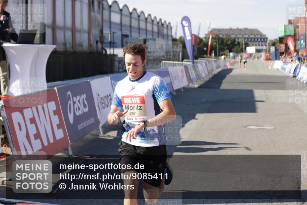 03.10.2025 - Köhlbrandbrückenlauf Jannik Wohlers http://msf.ph/oto/9085411 03.10.2025 12:52:19 Ziel 4301 meine-sportfotos.de