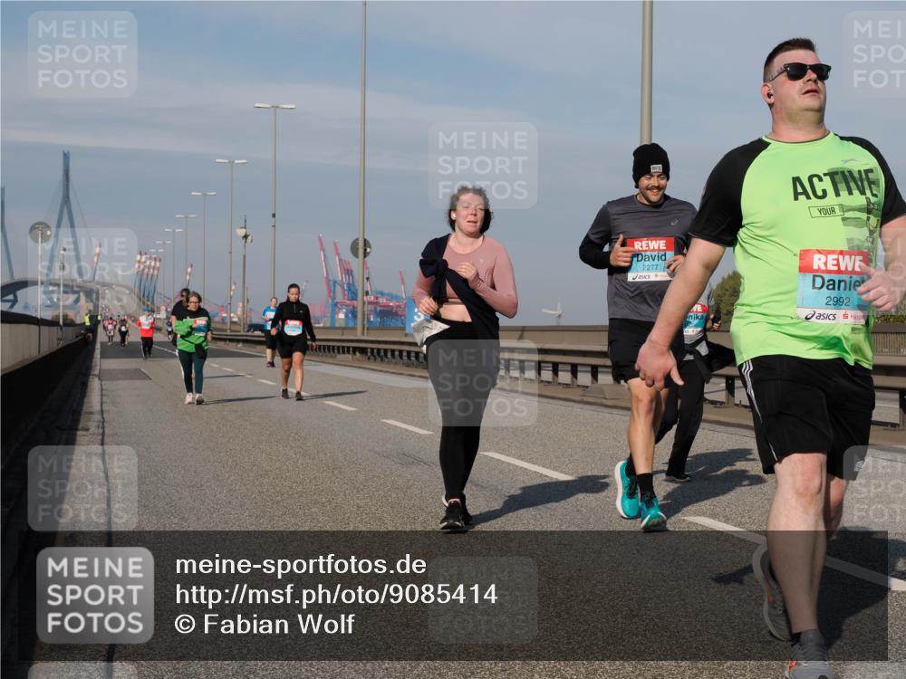 03.10.2025 - Köhlbrandbrückenlauf Fabian Wolf http://msf.ph/oto/9085414 03.10.2025 10:20:23 Position 3 2277, 248, 2992 meine-sportfotos.de