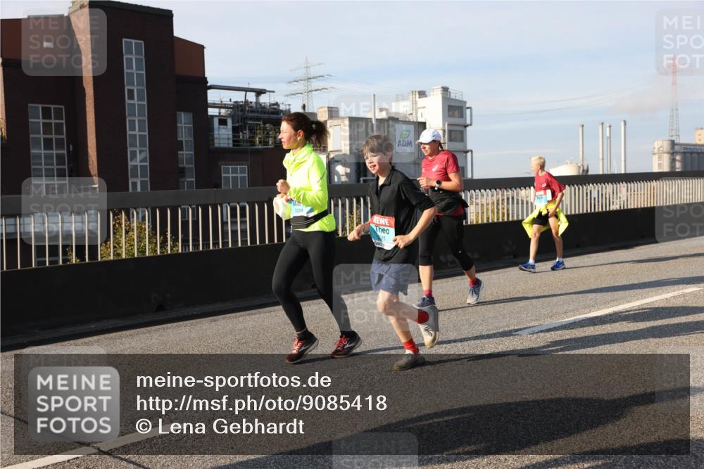 03.10.2025 - Köhlbrandbrückenlauf Lena Gebhardt http://msf.ph/oto/9085418 03.10.2025 10:05:29 Position 2 2244, 245 meine-sportfotos.de