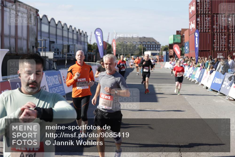 03.10.2025 - Köhlbrandbrückenlauf Jannik Wohlers http://msf.ph/oto/9085419 03.10.2025 13:18:37 Ziel 4154, 4280, 4606, 4796, 4812, 4819, 4826, 4882, 5115, 5178, 5192, 6084, 6429, 6500, 6596, 6700, 6758 meine-sportfotos.de