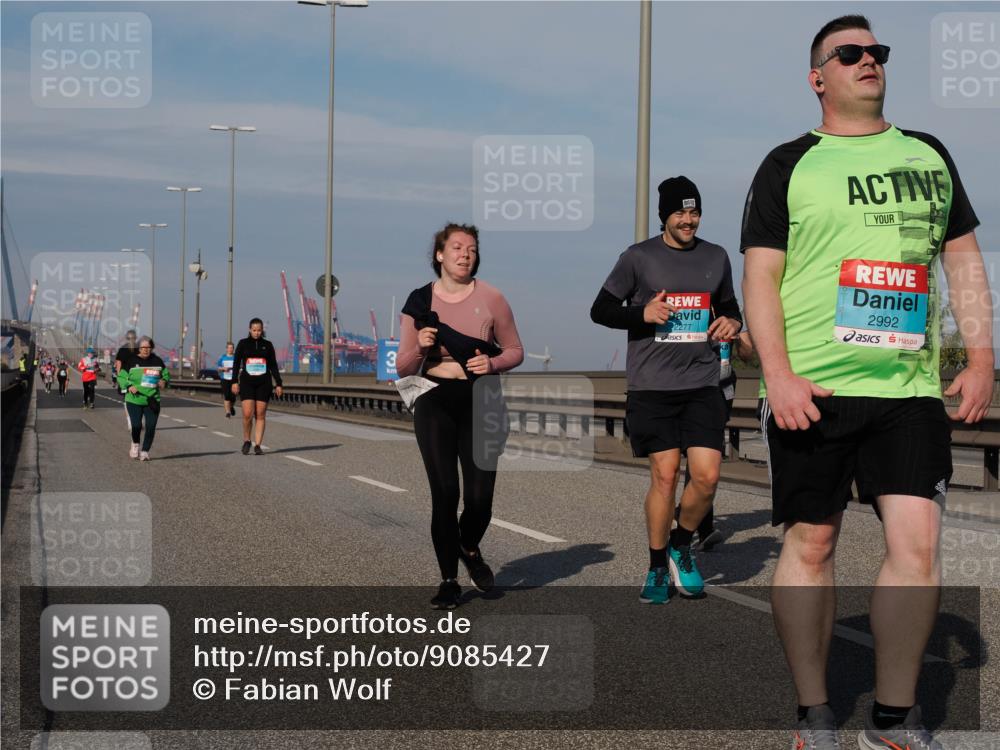03.10.2025 - Köhlbrandbrückenlauf Fabian Wolf http://msf.ph/oto/9085427 03.10.2025 10:20:24 Position 3 2277, 2992 meine-sportfotos.de