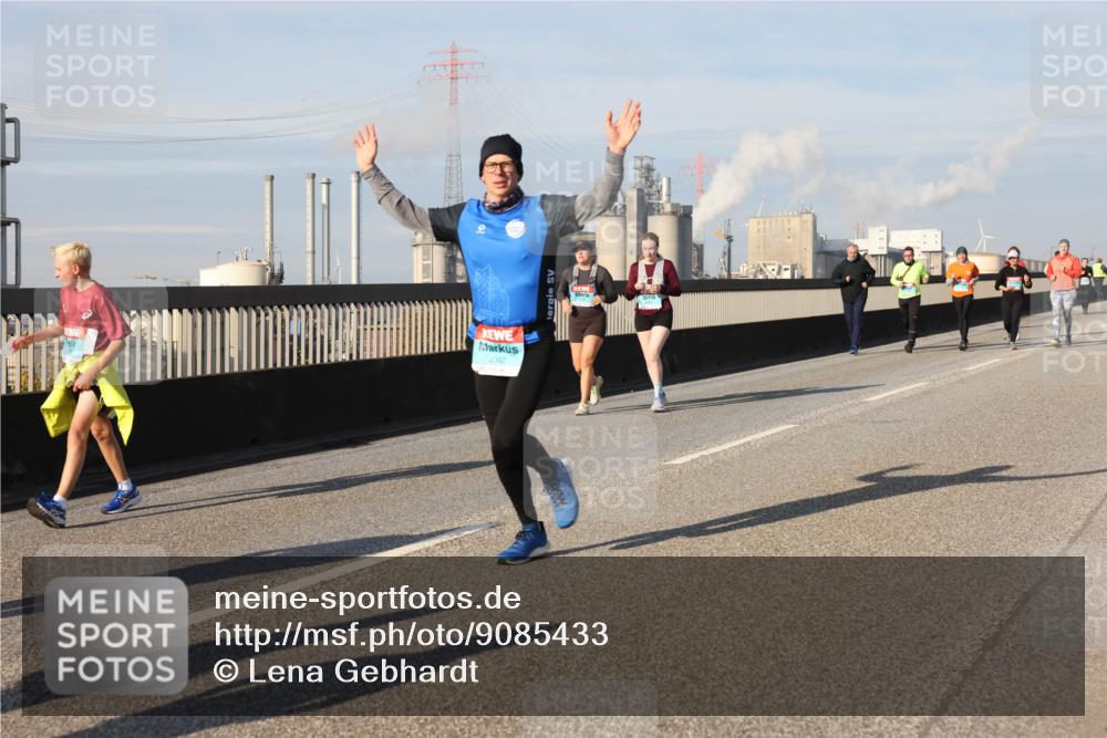 03.10.2025 - Köhlbrandbrückenlauf Lena Gebhardt http://msf.ph/oto/9085433 03.10.2025 10:05:29 Position 2  meine-sportfotos.de