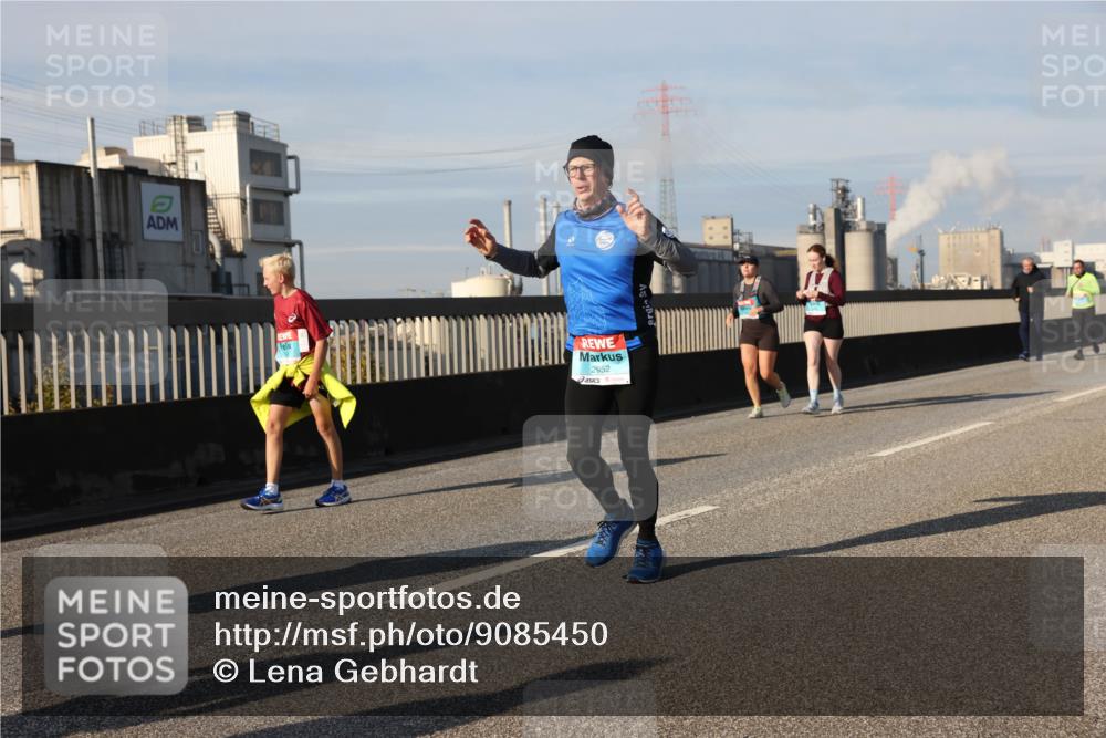 03.10.2025 - Köhlbrandbrückenlauf Lena Gebhardt http://msf.ph/oto/9085450 03.10.2025 10:05:30 Position 2 2952 meine-sportfotos.de