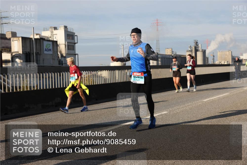 03.10.2025 - Köhlbrandbrückenlauf Lena Gebhardt http://msf.ph/oto/9085459 03.10.2025 10:05:30 Position 2 2952 meine-sportfotos.de