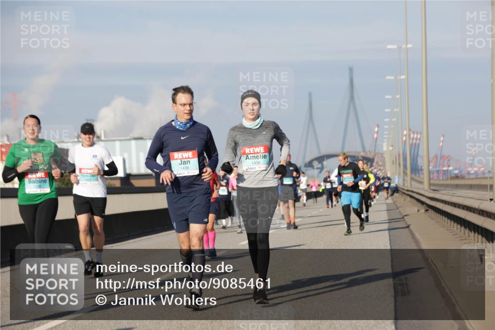 03.10.2025 - Köhlbrandbrückenlauf Jannik Wohlers http://msf.ph/oto/9085461 03.10.2025 09:56:52 Position 3 3186, 2, 1439, 1438 meine-sportfotos.de