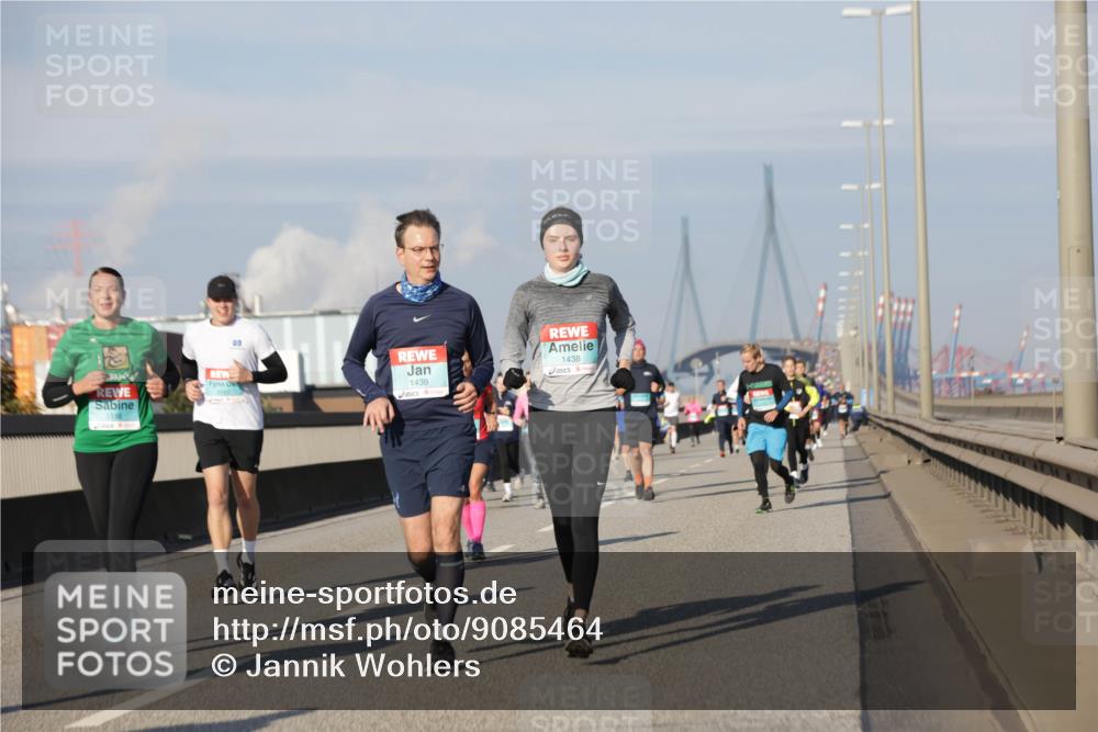 03.10.2025 - Köhlbrandbrückenlauf Jannik Wohlers http://msf.ph/oto/9085464 03.10.2025 09:56:52 Position 3 3186, 2, 1439, 1438 meine-sportfotos.de