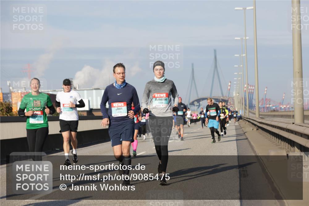 03.10.2025 - Köhlbrandbrückenlauf Jannik Wohlers http://msf.ph/oto/9085475 03.10.2025 09:56:52 Position 3 2, 1439, 1438 meine-sportfotos.de
