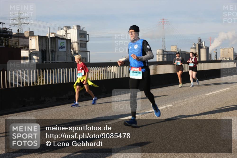 03.10.2025 - Köhlbrandbrückenlauf Lena Gebhardt http://msf.ph/oto/9085478 03.10.2025 10:05:30 Position 2  meine-sportfotos.de