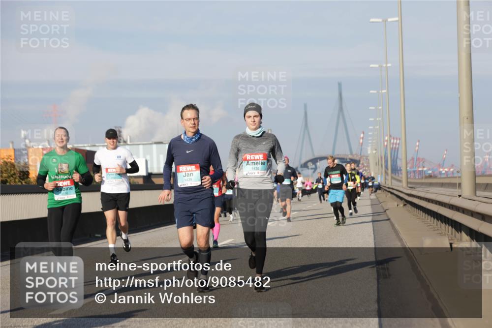 03.10.2025 - Köhlbrandbrückenlauf Jannik Wohlers http://msf.ph/oto/9085482 03.10.2025 09:56:52 Position 3 3186, 2, 1439, 1438 meine-sportfotos.de