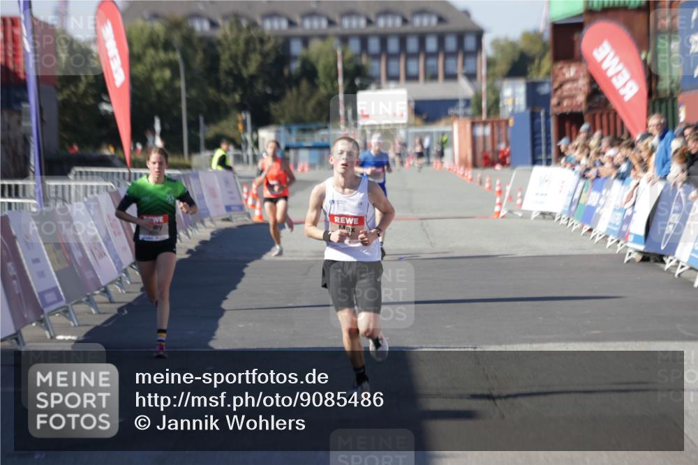03.10.2025 - Köhlbrandbrückenlauf Jannik Wohlers http://msf.ph/oto/9085486 03.10.2025 12:52:32 Ziel 6087, 6625 meine-sportfotos.de