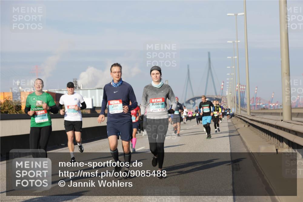 03.10.2025 - Köhlbrandbrückenlauf Jannik Wohlers http://msf.ph/oto/9085488 03.10.2025 09:56:52 Position 3 3186, 2, 1439, 1438 meine-sportfotos.de