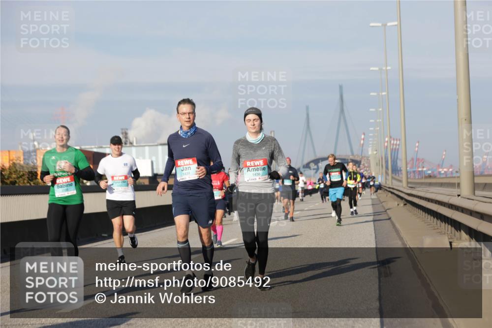 03.10.2025 - Köhlbrandbrückenlauf Jannik Wohlers http://msf.ph/oto/9085492 03.10.2025 09:56:52 Position 3 2, 1439, 1438, 3186 meine-sportfotos.de