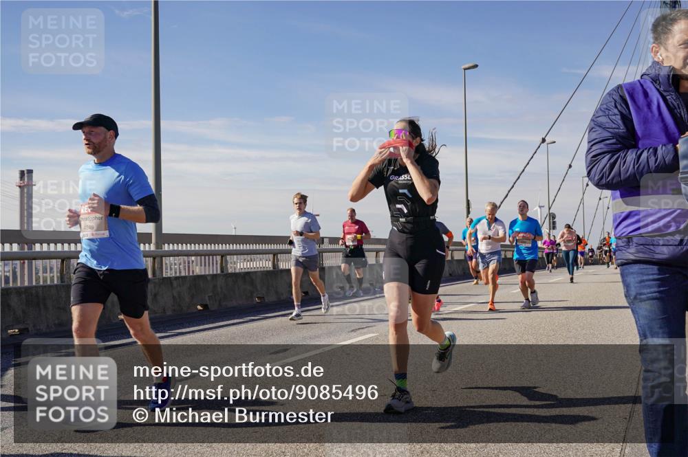 03.10.2025 - Köhlbrandbrückenlauf Michael Burmester http://msf.ph/oto/9085496 03.10.2025 12:43:06 Position 2 4249 meine-sportfotos.de