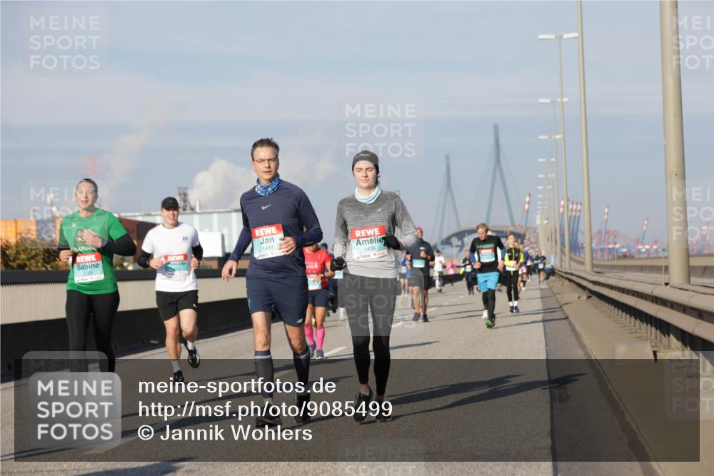 03.10.2025 - Köhlbrandbrückenlauf Jannik Wohlers http://msf.ph/oto/9085499 03.10.2025 09:56:52 Position 3 3186, 1439, 1438 meine-sportfotos.de