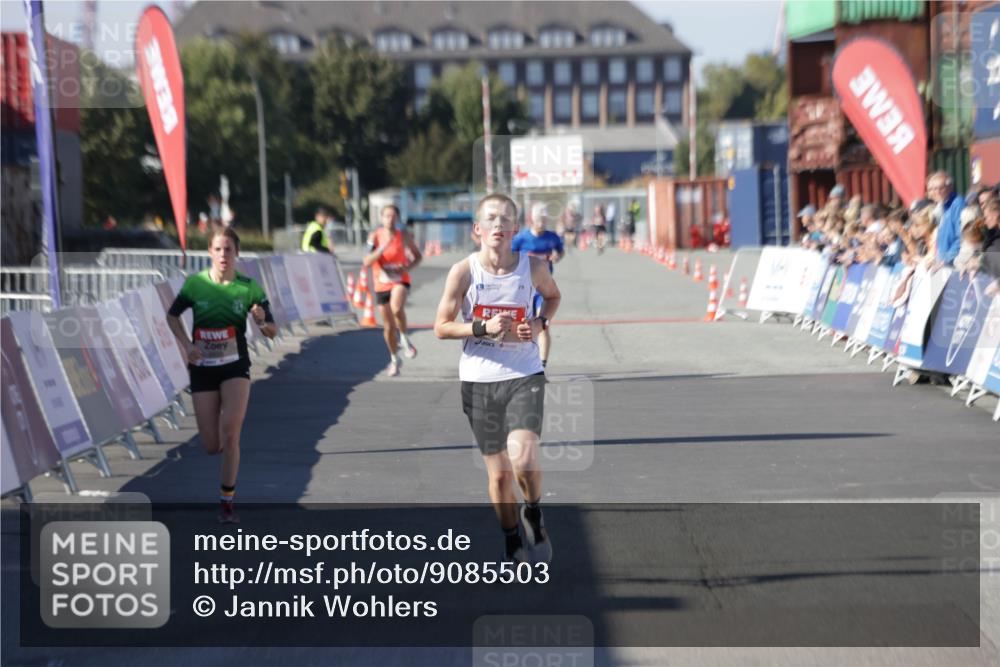 03.10.2025 - Köhlbrandbrückenlauf Jannik Wohlers http://msf.ph/oto/9085503 03.10.2025 12:52:32 Ziel 6087, 6625 meine-sportfotos.de