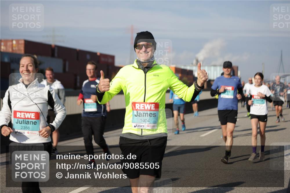 03.10.2025 - Köhlbrandbrückenlauf Jannik Wohlers http://msf.ph/oto/9085505 03.10.2025 10:07:28 Position 3 2356, 1904 meine-sportfotos.de