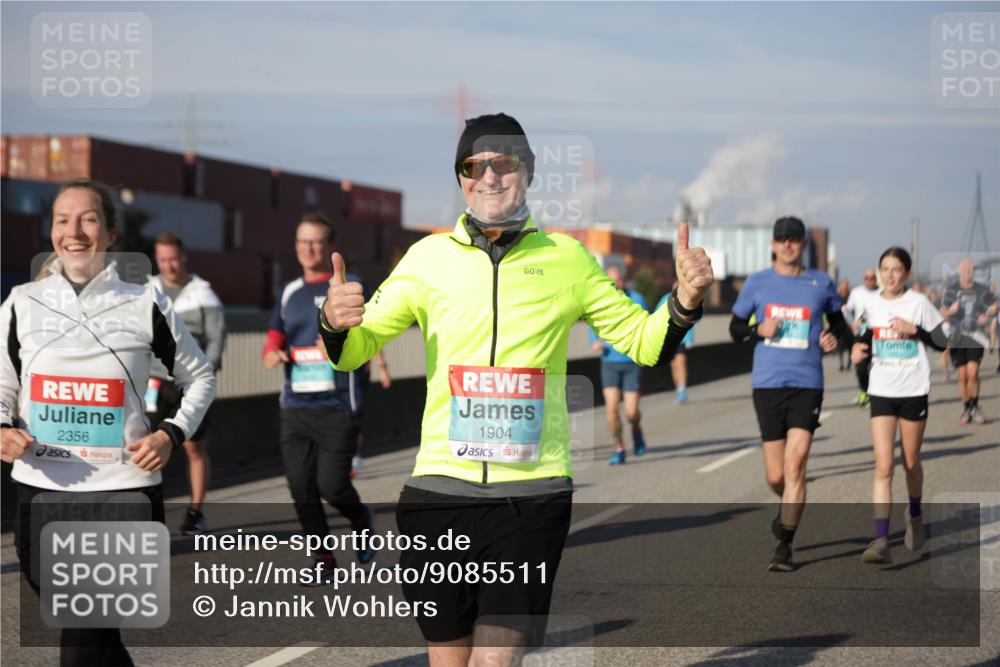 03.10.2025 - Köhlbrandbrückenlauf Jannik Wohlers http://msf.ph/oto/9085511 03.10.2025 10:07:28 Position 3 2356, 1904 meine-sportfotos.de