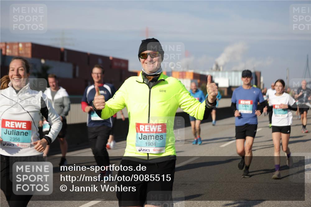 03.10.2025 - Köhlbrandbrückenlauf Jannik Wohlers http://msf.ph/oto/9085515 03.10.2025 10:07:28 Position 3 2356, 1904 meine-sportfotos.de