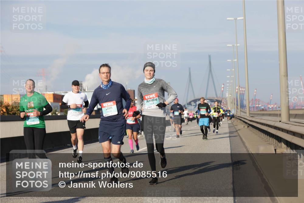 03.10.2025 - Köhlbrandbrückenlauf Jannik Wohlers http://msf.ph/oto/9085516 03.10.2025 09:56:52 Position 3 3186, 1439, 1438 meine-sportfotos.de