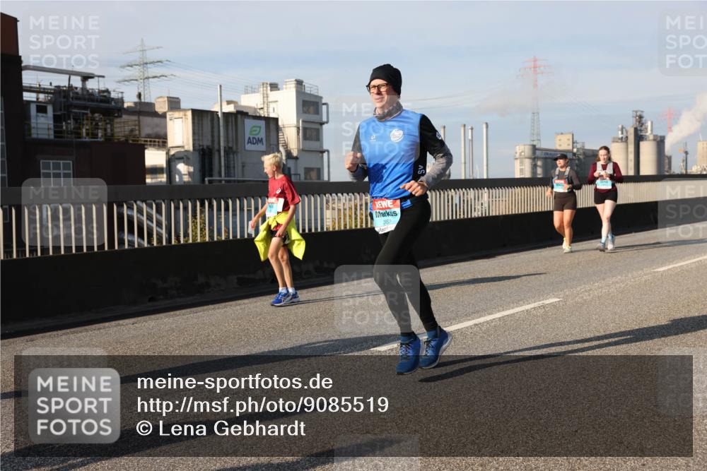 03.10.2025 - Köhlbrandbrückenlauf Lena Gebhardt http://msf.ph/oto/9085519 03.10.2025 10:05:30 Position 2 1952 meine-sportfotos.de