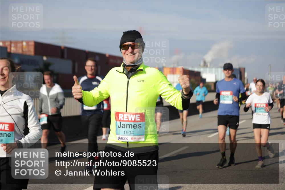 03.10.2025 - Köhlbrandbrückenlauf Jannik Wohlers http://msf.ph/oto/9085523 03.10.2025 10:07:28 Position 3 56, 1904 meine-sportfotos.de