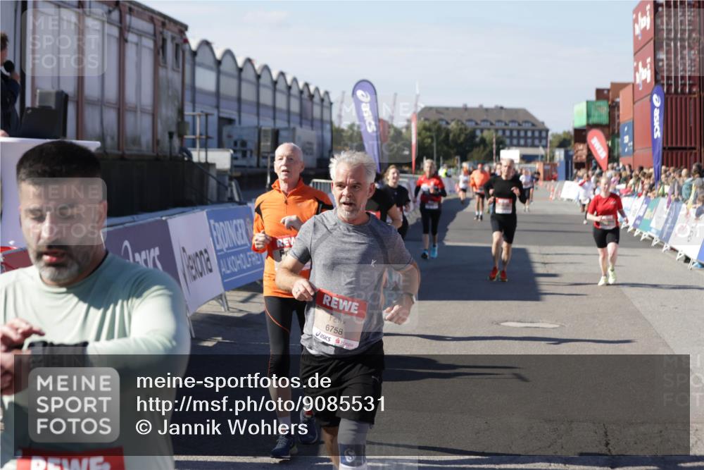 03.10.2025 - Köhlbrandbrückenlauf Jannik Wohlers http://msf.ph/oto/9085531 03.10.2025 13:18:37 Ziel 4154, 4280, 4606, 4796, 4812, 4819, 4826, 4882, 5115, 5178, 5192, 6084, 6429, 6500, 6596, 6700, 6758 meine-sportfotos.de