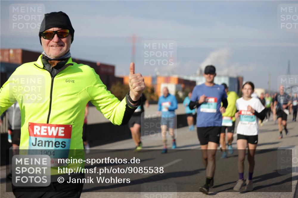03.10.2025 - Köhlbrandbrückenlauf Jannik Wohlers http://msf.ph/oto/9085538 03.10.2025 10:07:29 Position 3 1904 meine-sportfotos.de