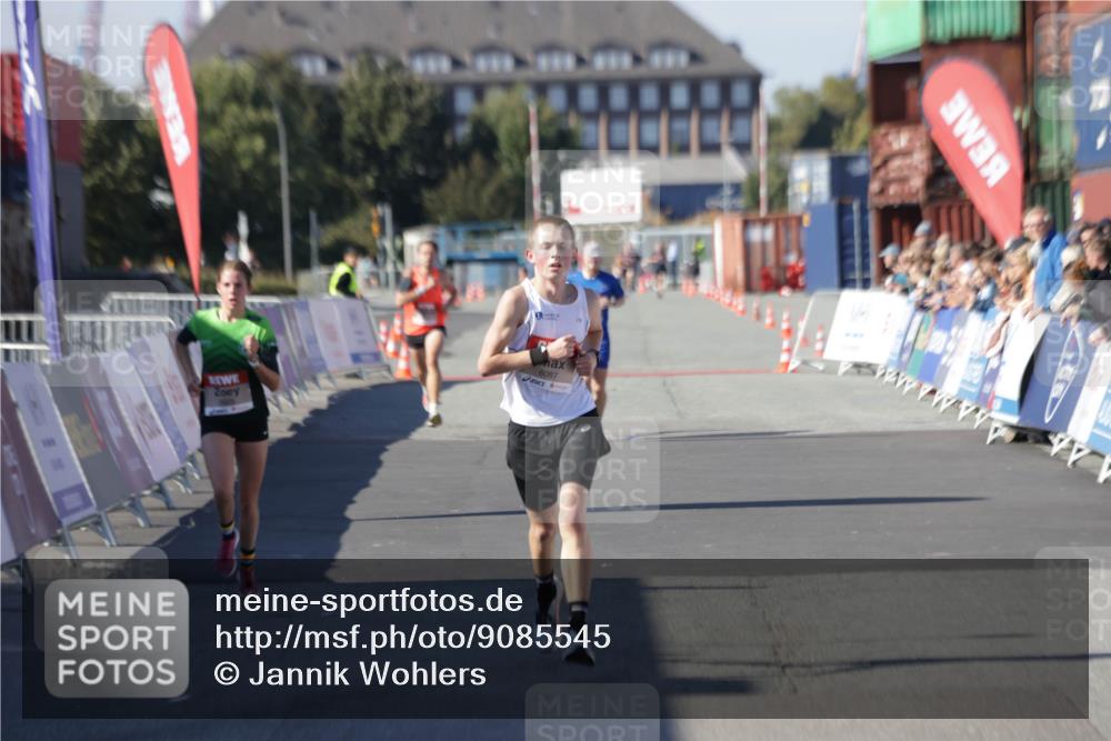 03.10.2025 - Köhlbrandbrückenlauf Jannik Wohlers http://msf.ph/oto/9085545 03.10.2025 12:52:32 Ziel 6087, 6625 meine-sportfotos.de