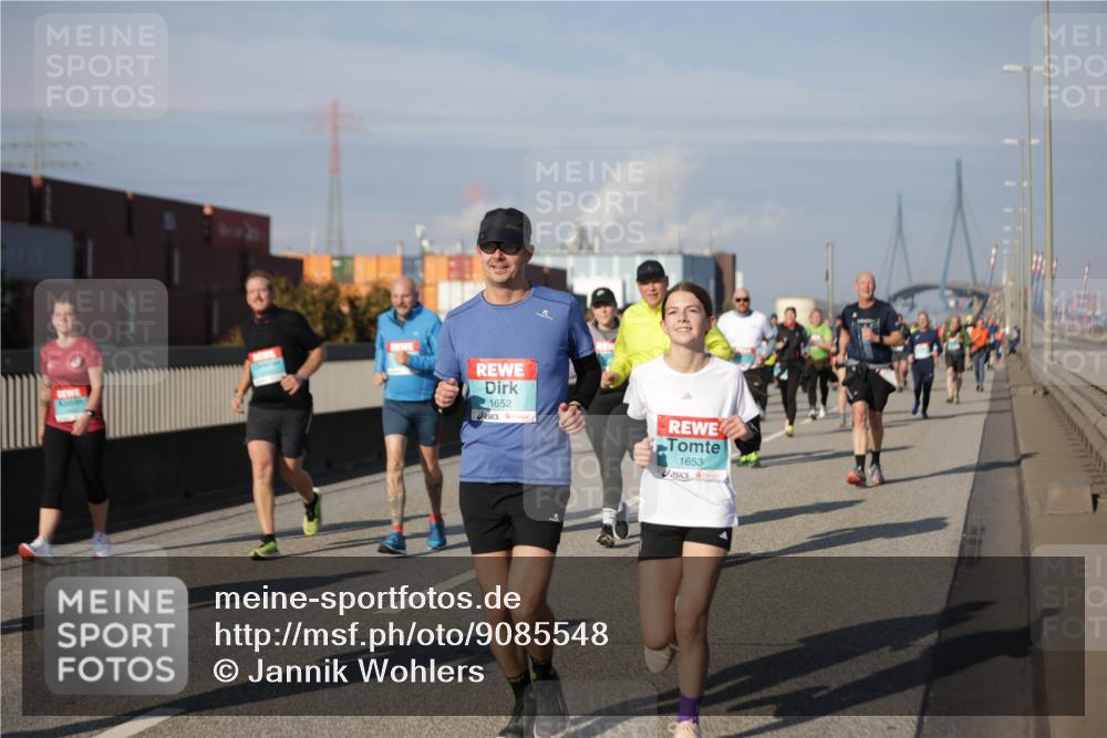 03.10.2025 - Köhlbrandbrückenlauf Jannik Wohlers http://msf.ph/oto/9085548 03.10.2025 10:07:29 Position 3 1652, 1653 meine-sportfotos.de