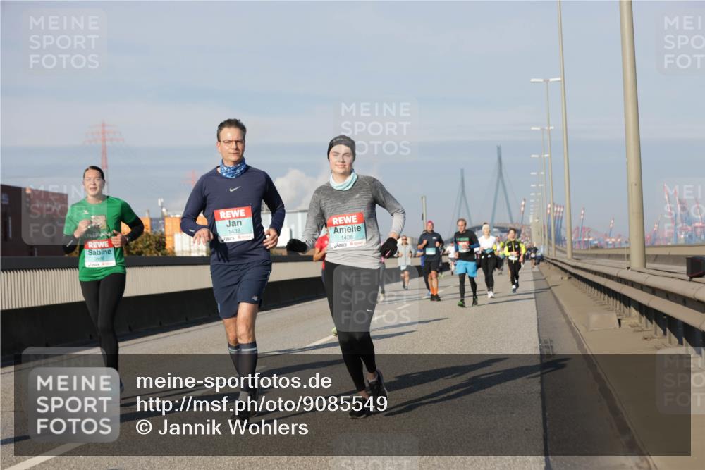 03.10.2025 - Köhlbrandbrückenlauf Jannik Wohlers http://msf.ph/oto/9085549 03.10.2025 09:56:53 Position 3 3186, 1439, 1438 meine-sportfotos.de