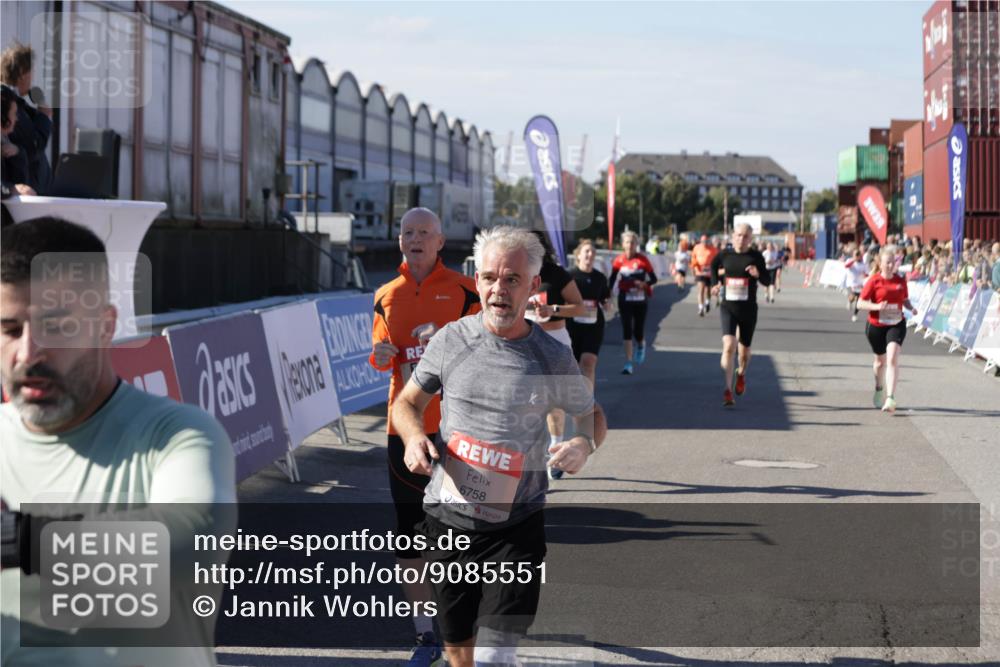 03.10.2025 - Köhlbrandbrückenlauf Jannik Wohlers http://msf.ph/oto/9085551 03.10.2025 13:18:37 Ziel 4154, 4280, 4606, 4796, 4812, 4819, 4826, 4882, 5115, 5178, 5192, 6084, 6429, 6500, 6596, 6700, 6758 meine-sportfotos.de
