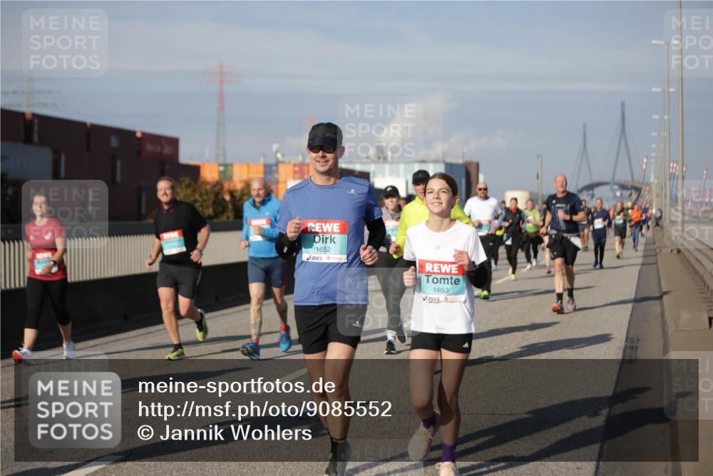 03.10.2025 - Köhlbrandbrückenlauf Jannik Wohlers http://msf.ph/oto/9085552 03.10.2025 10:07:29 Position 3 1652, 1653 meine-sportfotos.de