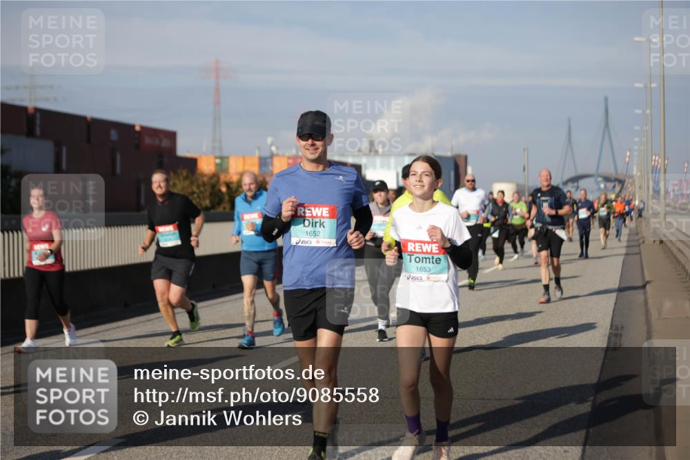 03.10.2025 - Köhlbrandbrückenlauf Jannik Wohlers http://msf.ph/oto/9085558 03.10.2025 10:07:29 Position 3 1652, 1653 meine-sportfotos.de