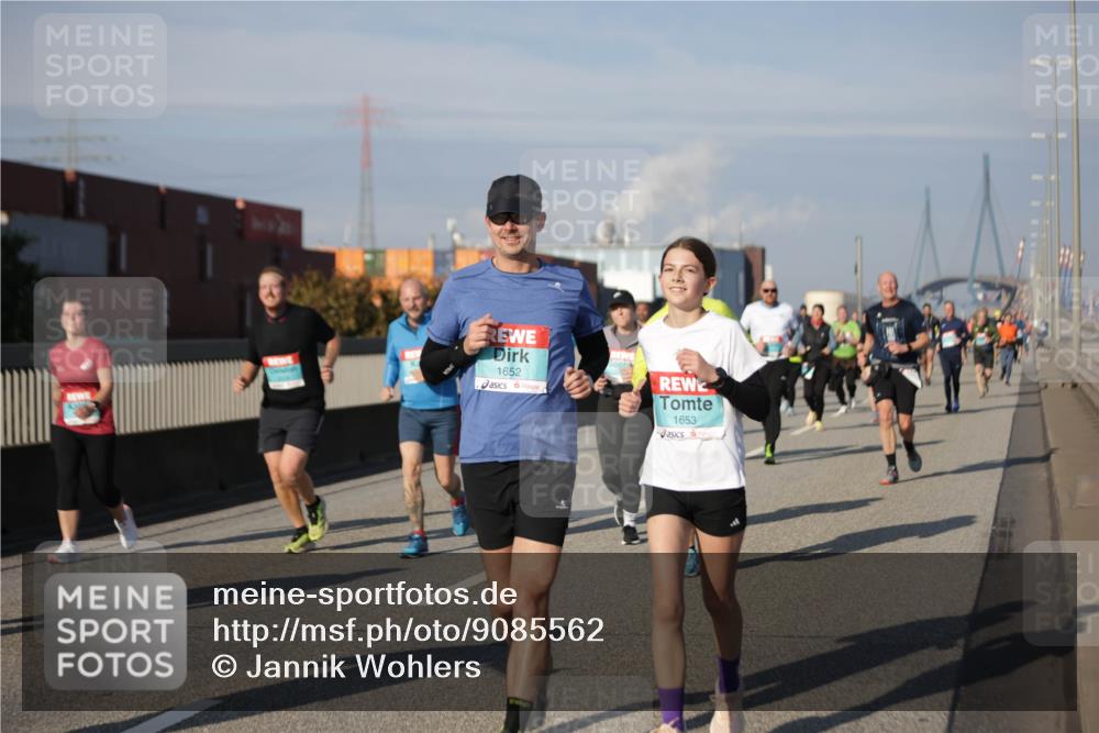 03.10.2025 - Köhlbrandbrückenlauf Jannik Wohlers http://msf.ph/oto/9085562 03.10.2025 10:07:29 Position 3 1652, 1653 meine-sportfotos.de
