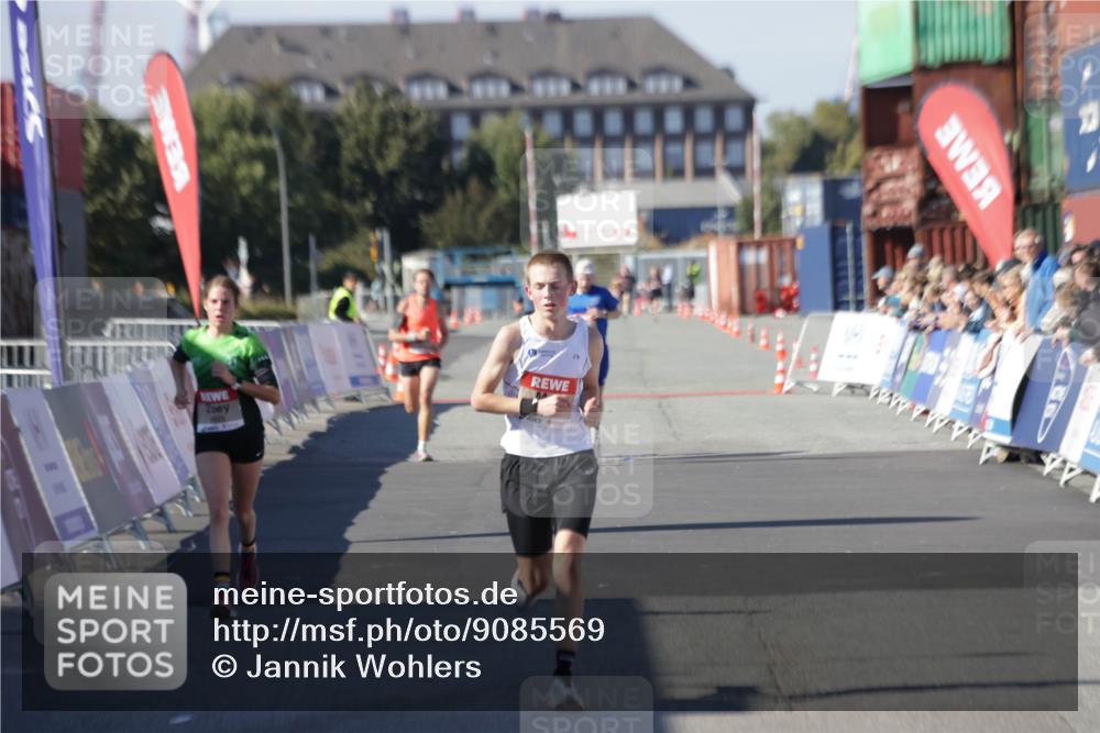 03.10.2025 - Köhlbrandbrückenlauf Jannik Wohlers http://msf.ph/oto/9085569 03.10.2025 12:52:32 Ziel 6087, 6625 meine-sportfotos.de