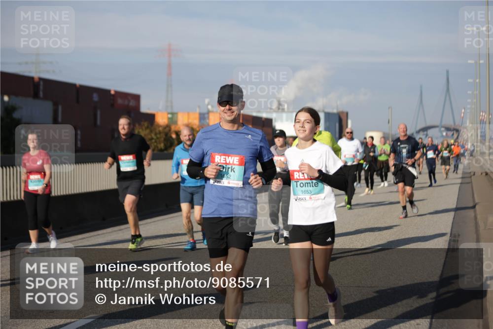 03.10.2025 - Köhlbrandbrückenlauf Jannik Wohlers http://msf.ph/oto/9085571 03.10.2025 10:07:29 Position 3 1652, 1653 meine-sportfotos.de