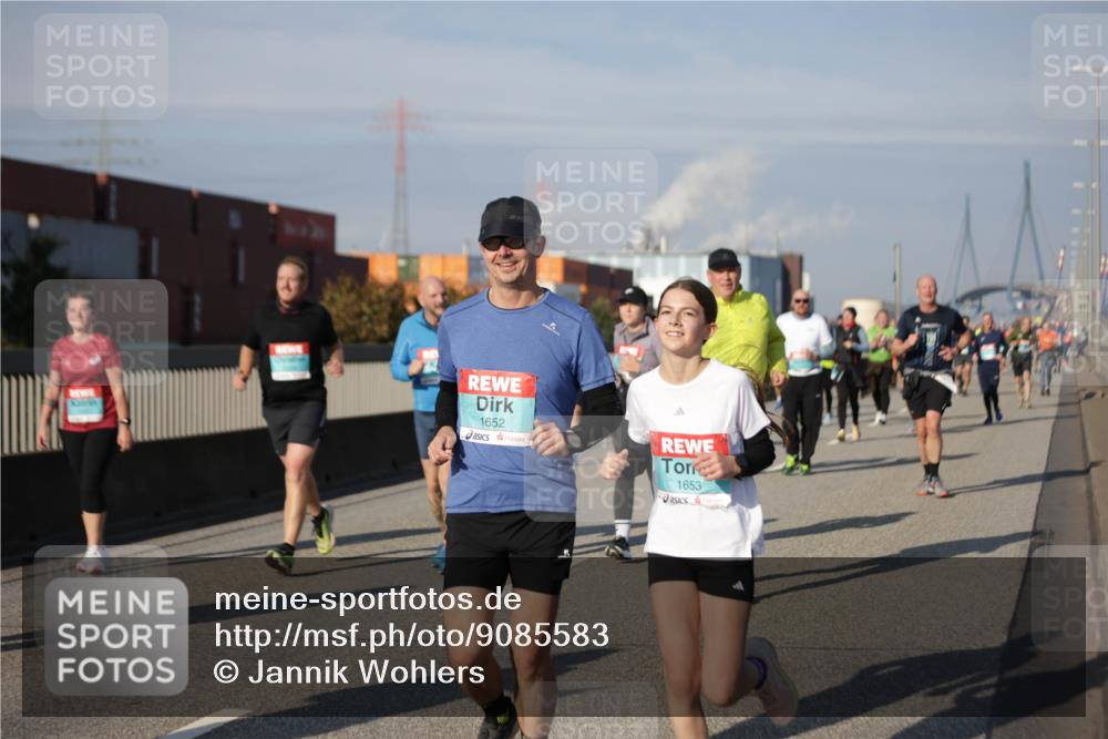 03.10.2025 - Köhlbrandbrückenlauf Jannik Wohlers http://msf.ph/oto/9085583 03.10.2025 10:07:30 Position 3 1652, 1653 meine-sportfotos.de