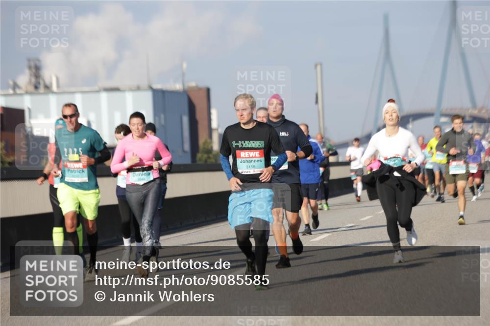 03.10.2025 - Köhlbrandbrückenlauf Jannik Wohlers http://msf.ph/oto/9085585 03.10.2025 09:56:56 Position 3 2125, 3549, 3156 meine-sportfotos.de