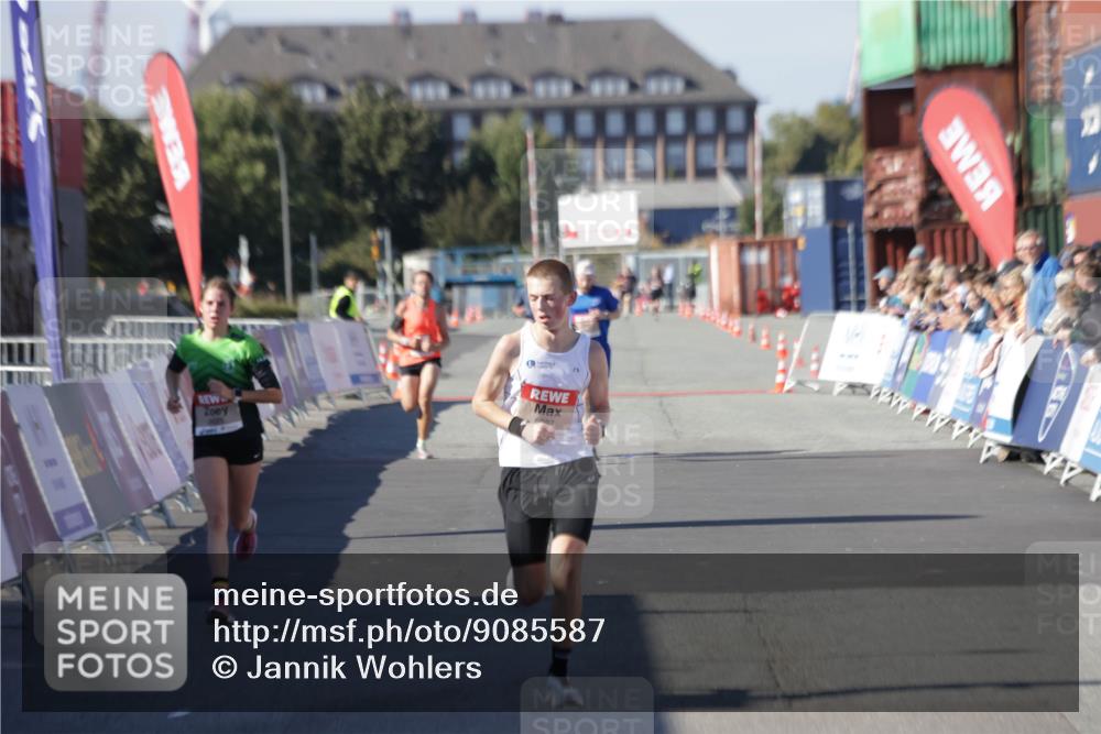 03.10.2025 - Köhlbrandbrückenlauf Jannik Wohlers http://msf.ph/oto/9085587 03.10.2025 12:52:32 Ziel 6087, 6625 meine-sportfotos.de