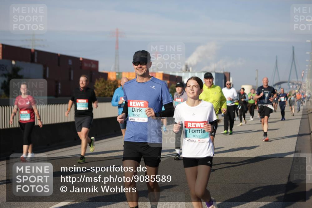 03.10.2025 - Köhlbrandbrückenlauf Jannik Wohlers http://msf.ph/oto/9085589 03.10.2025 10:07:30 Position 3 1652, 1653 meine-sportfotos.de