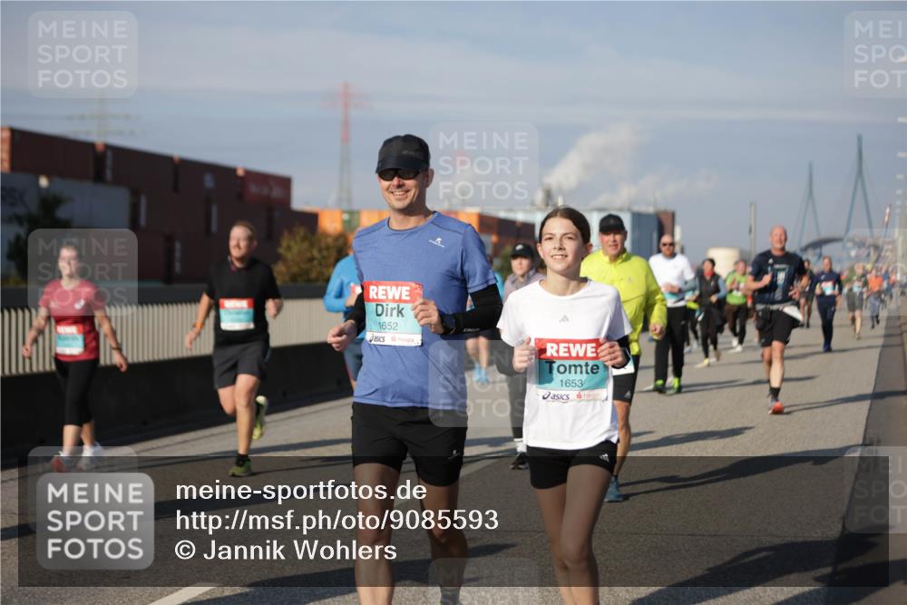 03.10.2025 - Köhlbrandbrückenlauf Jannik Wohlers http://msf.ph/oto/9085593 03.10.2025 10:07:30 Position 3 1652, 1653 meine-sportfotos.de