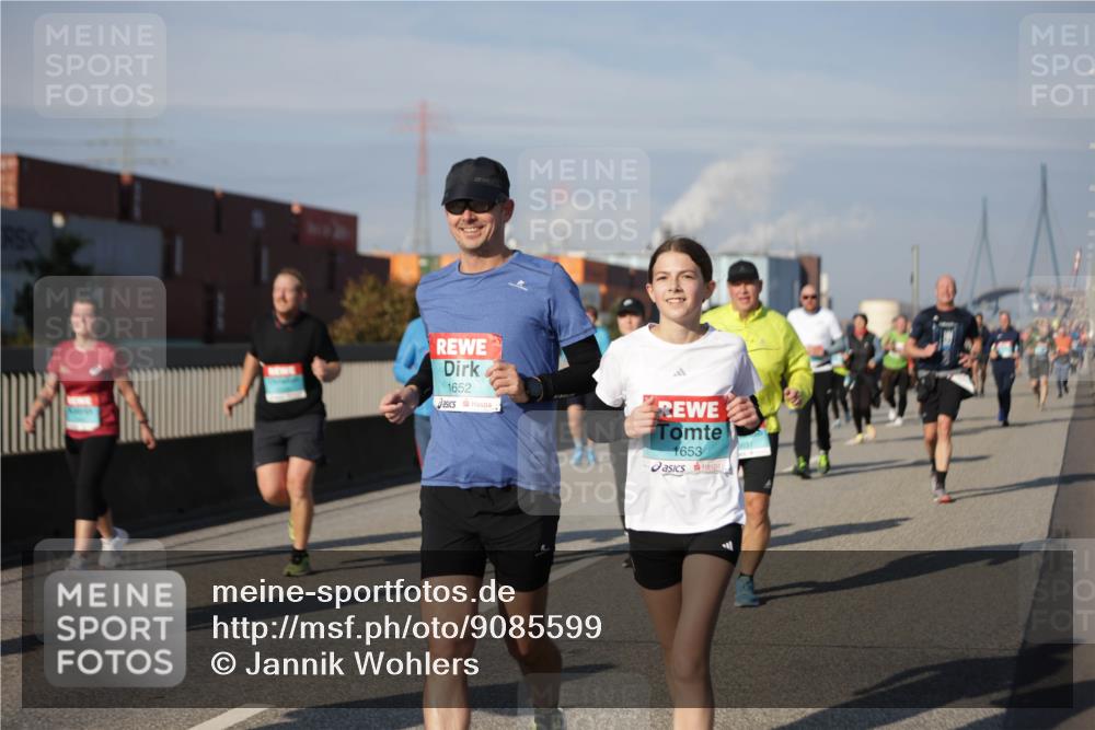 03.10.2025 - Köhlbrandbrückenlauf Jannik Wohlers http://msf.ph/oto/9085599 03.10.2025 10:07:30 Position 3 1652, 1653 meine-sportfotos.de