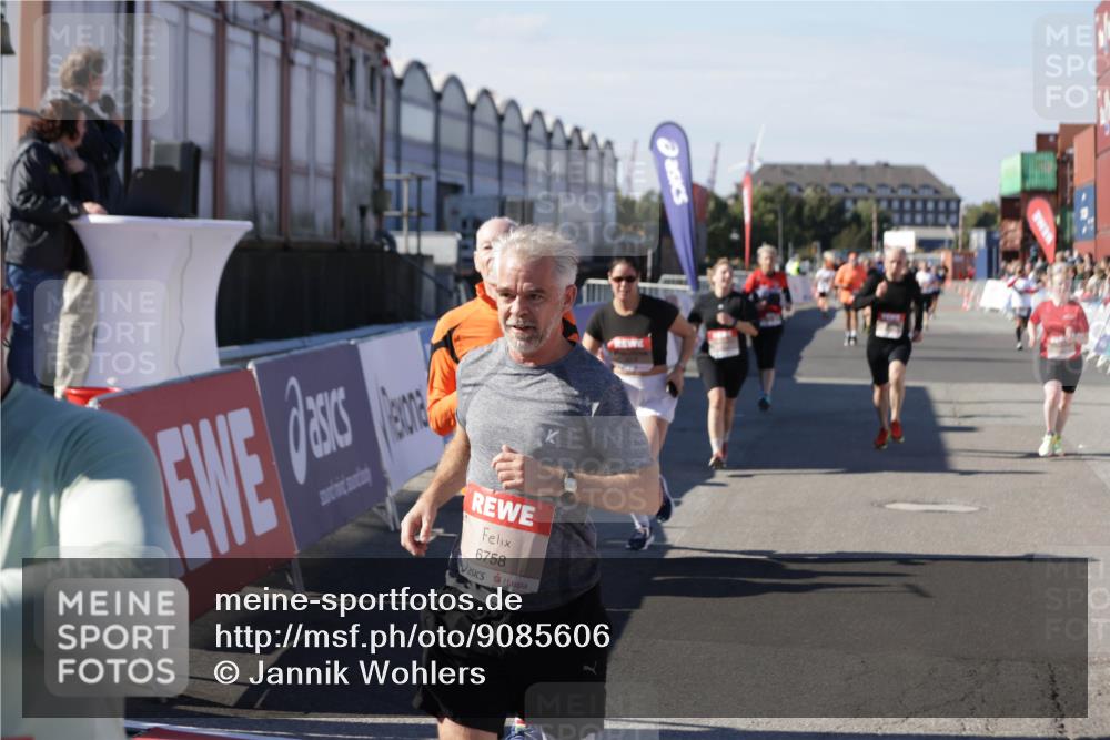 03.10.2025 - Köhlbrandbrückenlauf Jannik Wohlers http://msf.ph/oto/9085606 03.10.2025 13:18:38 Ziel 4154, 4280, 4606, 4796, 4812, 4819, 4826, 4882, 5115, 5178, 6084, 6429, 6500, 6596, 6700, 6758 meine-sportfotos.de